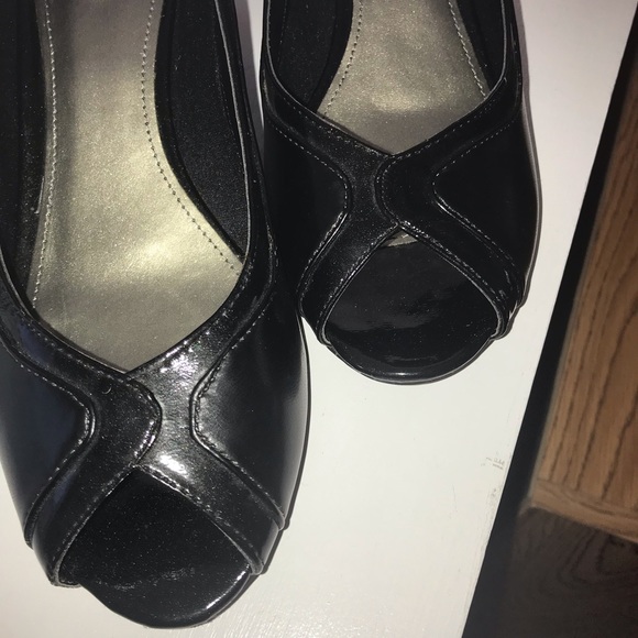 NWOT black peep toe heel. - Picture 5 of 6